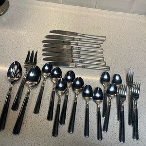 24 Pc Pfaltzgraff Stainless Steel Flatware Including 3p Pc Serving Set